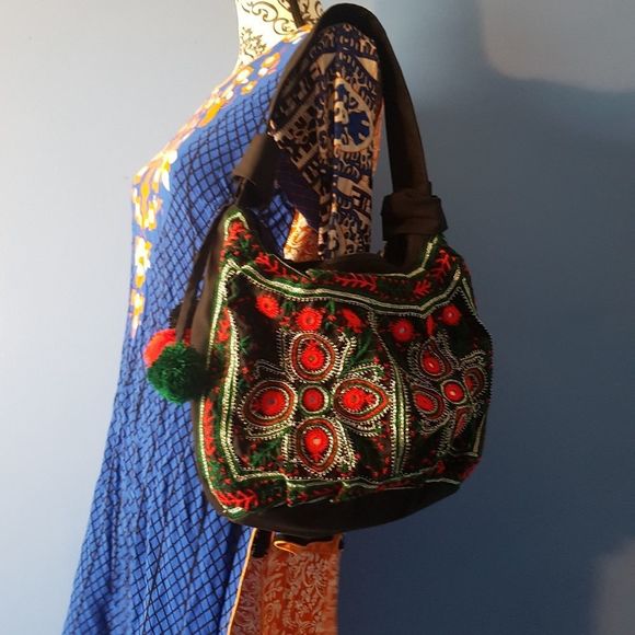 Women's Casual Handbag - Picture 15 of 15